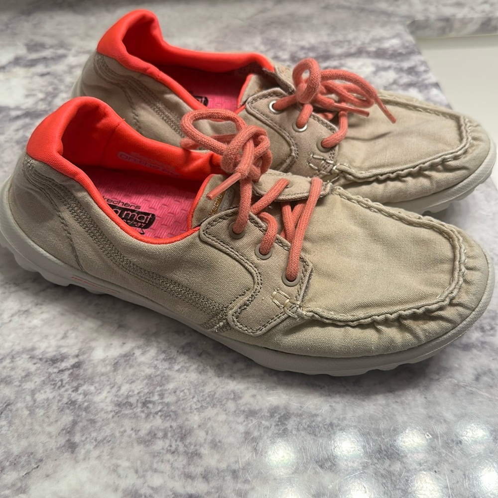 Skechers Goga Mat Boat Shoes Womens Size 6.5 tan On The Go Cruise Lace Up Loafer